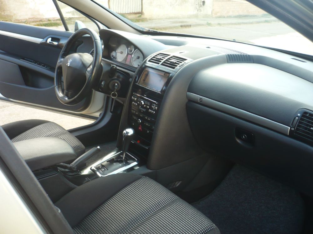 TURISMO PEUGEOT 407 - Imagen 6
