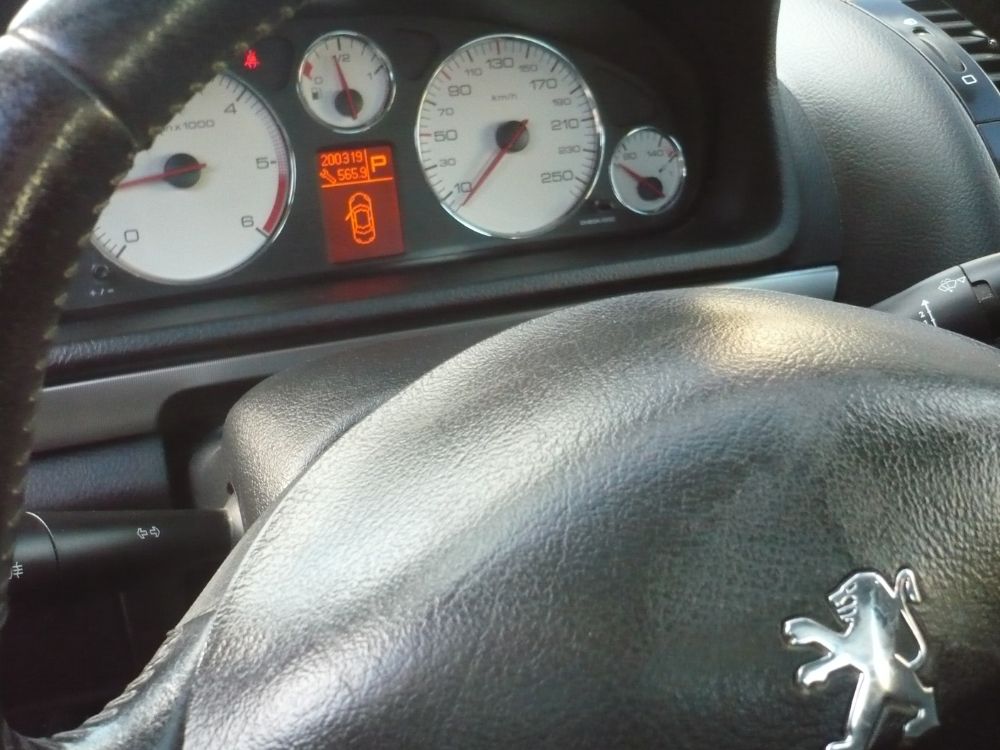 TURISMO PEUGEOT 407 - Imagen 7